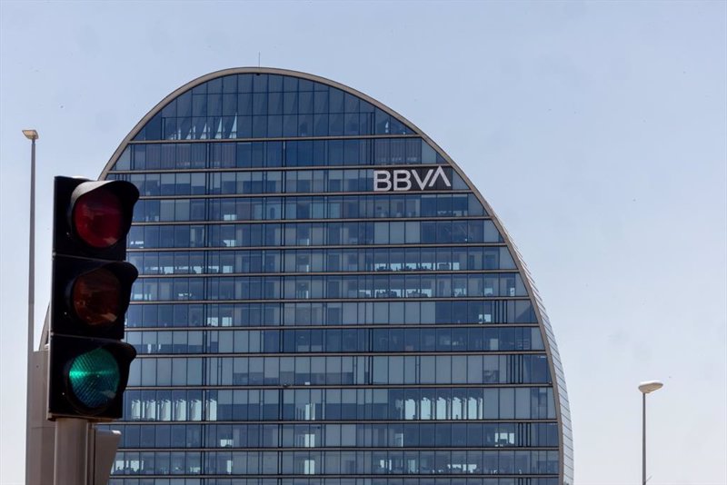 BBVA revisa las sinergias de la OPA a Sabadell y encuentra mayores riesgos