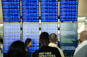 ep archivo   paneles de llegadas y salidas en el aeropuerto de josep tarradellas barcelona   el prat