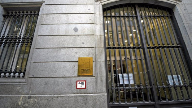 ep archivo   placa identificativa y entrada al edificio de la cnmc en madrid espana a 29 de julio de