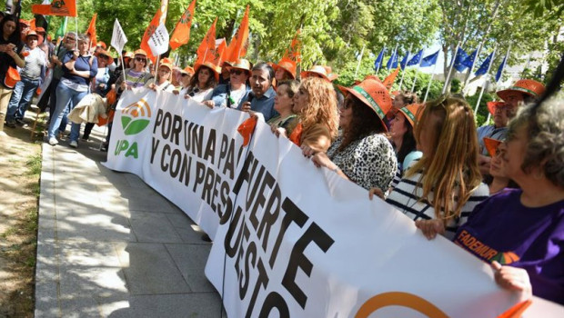 ep archivo   varias personas con una pancarta durante una concentracion de agricultores convocada