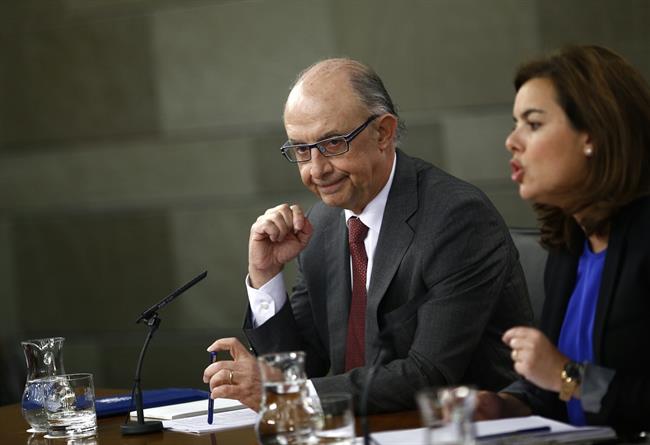 Cristóbal Montoro y Soraya Sáenz de Santamaría. | EUROPA PRESS ep cristobal montorosoraya saenzsantamaria
