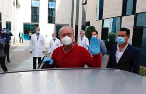 ep el alcalde de malaga francisco de la torre sale sonriente del hospital donde fue intervenido el