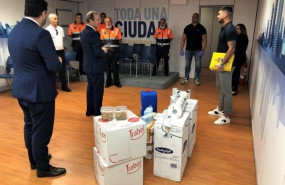 ep el capitan de la ud las palmas aythami artiles ha entregado en nombre de toda la plantilla del