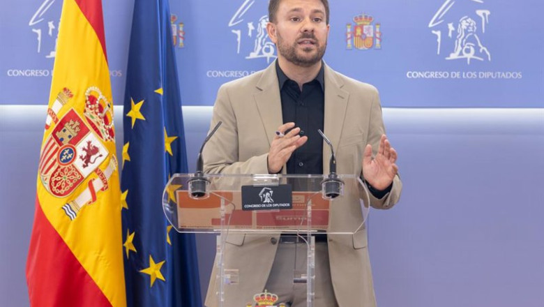 El diputado de Sumar Alberto Ibáñez durante una rueda de prensa, previa a la Junta de Portavoces, en el Congreso, a 14 de octubre de 2025, en Madrid (España). | Eduardo Parra - Europa Press ep el diputado de sumar alberto ibanez durante una rueda de prensa previa a la junta de portavoces