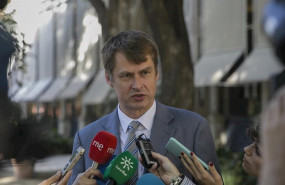ep el embajador de reino unido en espana hugh elliot atiende a los medios de comunicacion para