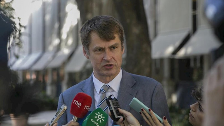ep el embajador de reino unido en espana hugh elliot atiende a los medios de comunicacion para