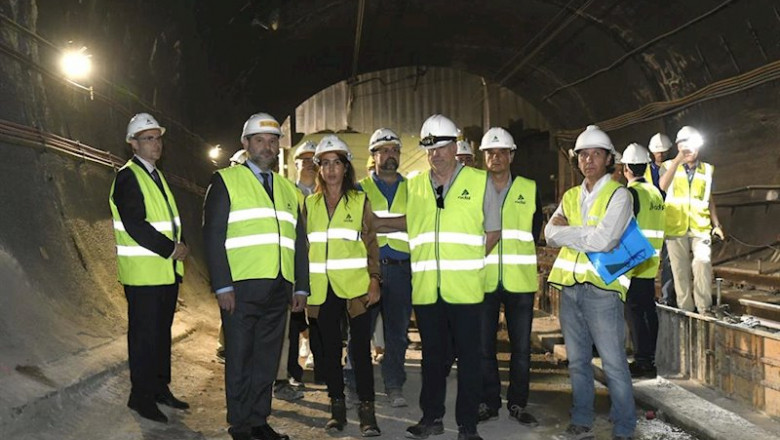 El ministro de Fomento en funciones, José Luis Ábalos, supervisa las obras del túnel de Recoletos en Madrid | MINISTERIO DE FOMENTO - Archivo ep el ministro de fomento en funciones jose luis abalos supervisa las obras del tunel de recoletos
