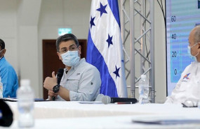 ep el presidente de honduras juan orlando hernandez con mascarilla por la pandemia de coronavirus