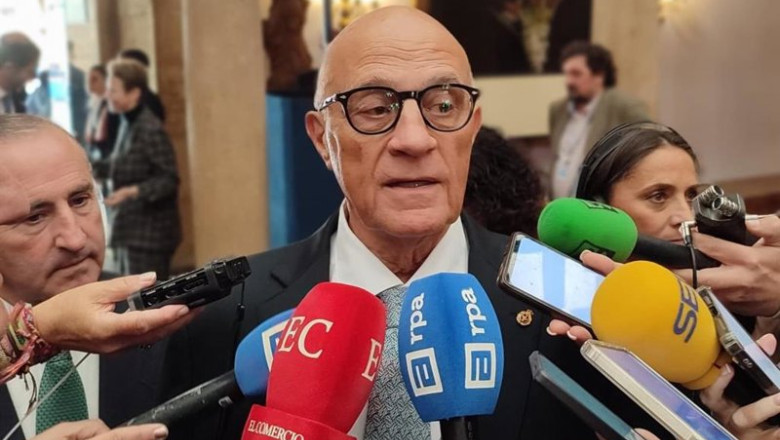 ep el presidente del banco sabadell josep oliu atiende a los medios en oviedo con motivo de su