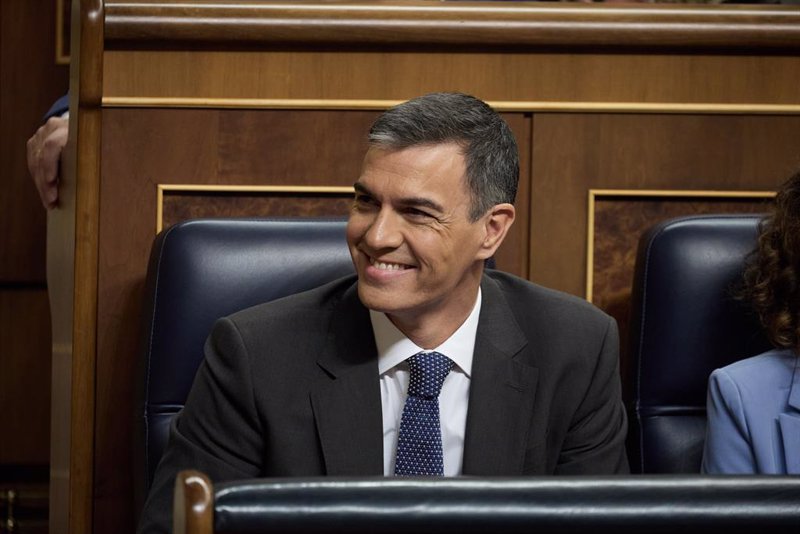 El PSOE seguiría ganando las elecciones, pero el PP gana terreno, según el CIS