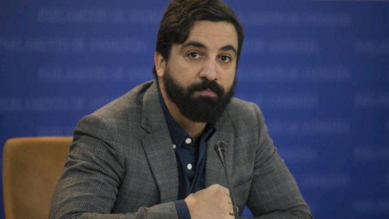 El senador de Vox por la Comunidad Autonóma de Andalucía, Jacobo González-Robatto durante la rueda de prensa. | María José López - Europa Press - Archivo ep el senador de vox por la comunidad autonoma de andalucia jacobo gonzalez-robatto durante la rueda