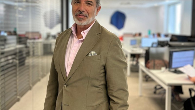 ep finanzas  jhasa refuerza su equipo de propiedad y siniestros con miguel angel julia