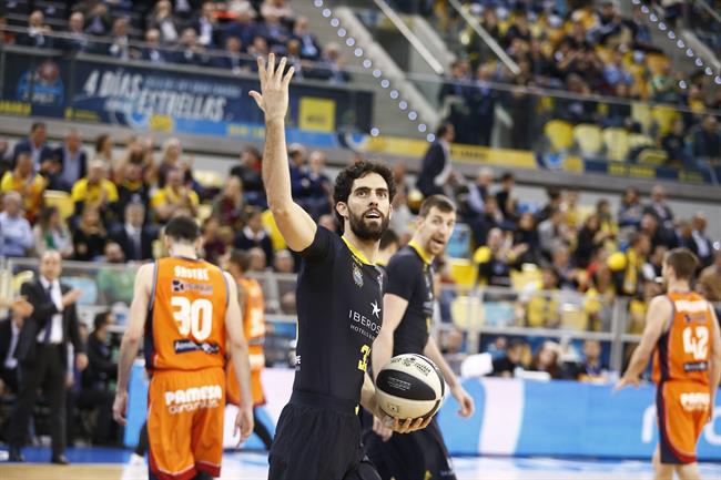 Javier Beirán celebra el triunfo del Iberostar Tenerife ante Valencia Basket | ACB MEDIA ep javier beiran celebratriunfoiberostar tenerifevalencia basket
