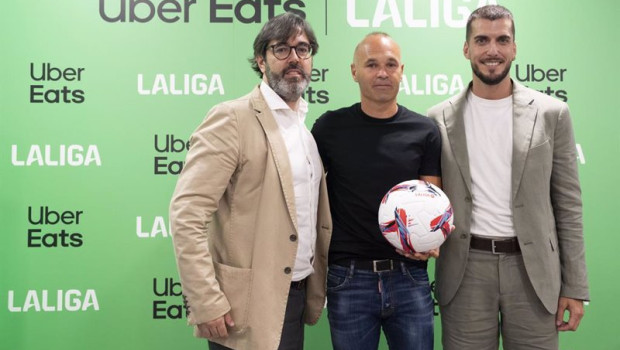 ep jorge de la vega director general ejecutivo de laliga el futbolista espanol andres iniesta y