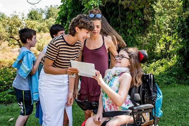 La actriz Andrea del Río visita un campamento de verano de la Federación ASEM | FEDERACIÓN ASEM ep la actriz andreario visitacampamentoveranola federacion asem