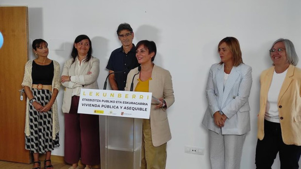 ep la ministra de vivienda y agenda urbana isabel rodriguez visitan en lekunberri 34 viviendas que