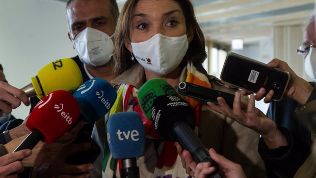 ep la ministra reyes maroto es recibida por el subdelegado del gobierno guillermo echenique y el