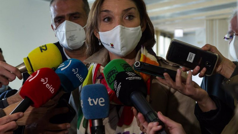 La ministra Reyes Maroto es recibida por el subdelegado del Gobierno Guillermo Echenique y el presidente del grupo Mondragon Guillermo Echenique a su llegada al Basque Culinary Center de San Sebastian | JOSE IGNACIO UNANUE ep la ministra reyes maroto es recibida por el subdelegado del gobierno guillermo echenique y el