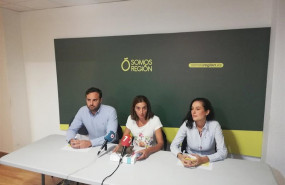 ep la presidenta del partido regionalista somos region pilar garcia santos acompanada de jesus