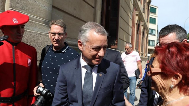 El lehendakari, Iñigo Urkullu, a su llegada al acto de toma de posesión de la secretaria general del PSN, María Chivite, como nueva presidenta de Navarra. | David Domench - Europa Press ep lehendakari inigo urkullu allegadaactotomaposesionla secretaria generalpsn maria chivite como nueva presidentanavarra
