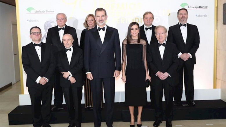 Los Reyes Felipe y Letizia presiden el acto en honor de los galardonados con los premios 'Mariano de Cavia', 'Luca de Tena' y 'Mingote' del diario 'ABC' | CASA REAL ep los reyes felipe y letizia presiden el acto en honor de los galardonados con los premios mariano