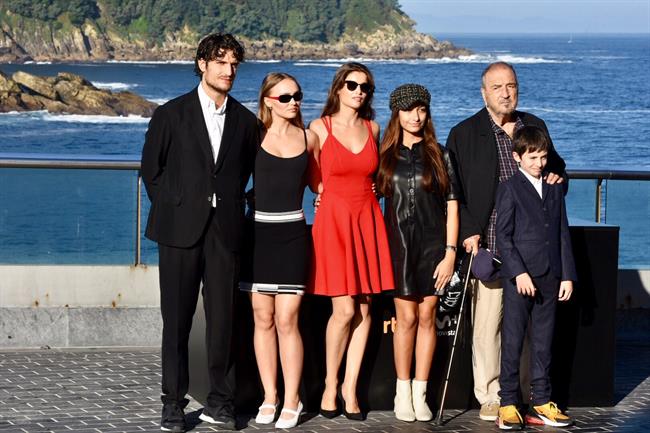 Parte del equipo de 'Un hombre fiel', de Louis Garrel | MARIO PERALTA / EUROPA PRESS ep parteequipo de un hombre fiel de louis garrel