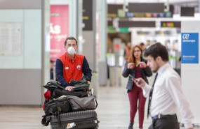 ep pasajeros y trabajadores en el aeropuerto adolfo suarez-madrid barajas tras anunciar este martes ep pasajeros y trabajadores en el aeropuerto adolfo suarez-madrid barajas tras anunciar este martes
