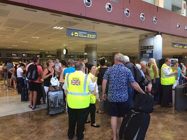 Pasajeros de Monarch Airlines afectados por el cese de operaciones | MONARCH AIRLINES ep pasajerosmonarch airlines afectadosceseoperaciones