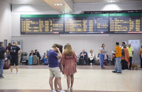 ep varias personas en la estacion de chamartin a 31 de agosto de 2024 en madrid espana