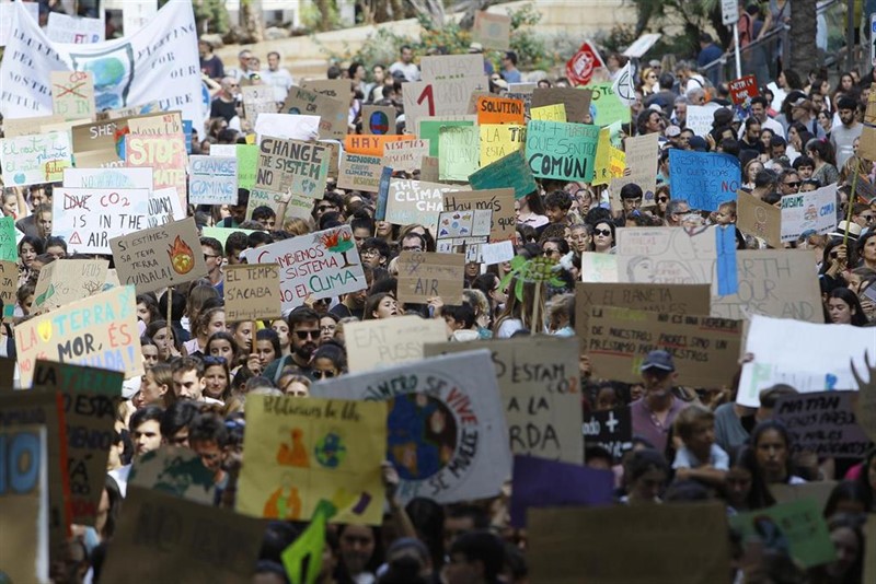 ep varios estudiantes se manifiestan en mallorca para exigir soluciones al calentamiento global ep varios estudiantes se manifiestan en mallorca para exigir soluciones al calentamiento global