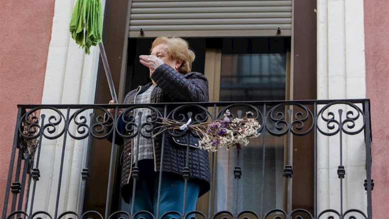 ep vecinos del barrio madrileno de lavapies realizan la fregonada de lavapies para limpiar el virus ep vecinos del barrio madrileno de lavapies realizan la fregonada de lavapies para limpiar el virus