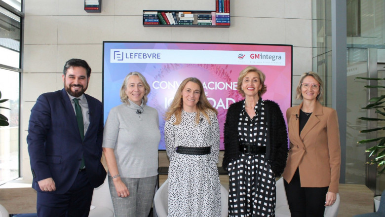 1646313206 de izq a dcha lvaro gal n m nica lurguie laura d az pilar beltr n y maica enrique 