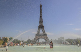 ep 28 june 2019 france paris people enjoy the water at the trocadero fountain in front of the eiffel tower duringheat wave photo vanessa carvalhozuma wiredpa ep 28 june 2019 france paris people enjoy the water at the trocadero fountain in front of the eiffel tower duringheat wave photo vanessa carvalhozuma wiredpa