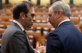 ep archivo   el ministro de economia comercio y empresa carlos cuerpo i y el diputado del pp juan