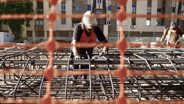 ep archivo   operarios de la construccion trabajan en las obras del tramo i de la prolongacion del