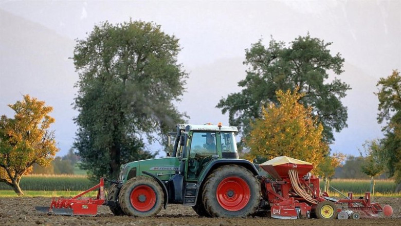 ep archivo   tractor en el campo 20260413145206