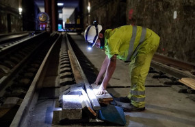 ep archivo   un trabajador durante las obras de renovacion del tunel de getafe en la linea c4 de