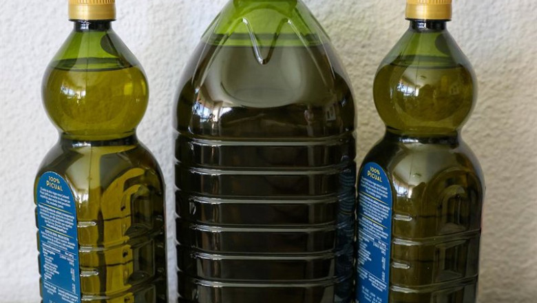 Archivo - Una garrafa y dos botellas de aceite | Marta Fernández Jara - Europa Press - Archivo ep archivo una garrafa y dos botellas de aceite