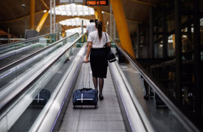 ep archivo una tripulante de cabina de pasajeros en el aeropuerto adolfo suarez madrid barajas ep archivo una tripulante de cabina de pasajeros en el aeropuerto adolfo suarez madrid barajas