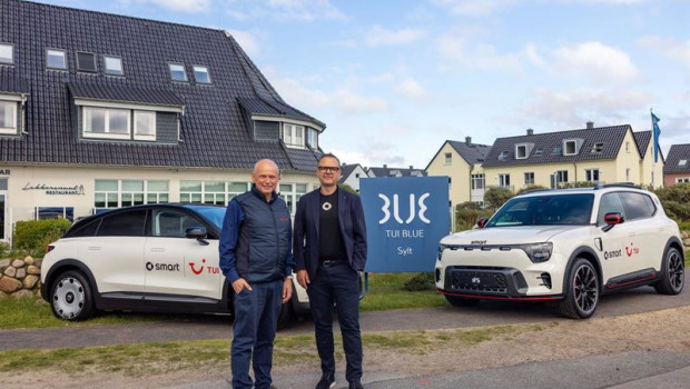 ep el ceo de tui sebastian ebel y el consejero delegado de smart germany wolfgang ufer
