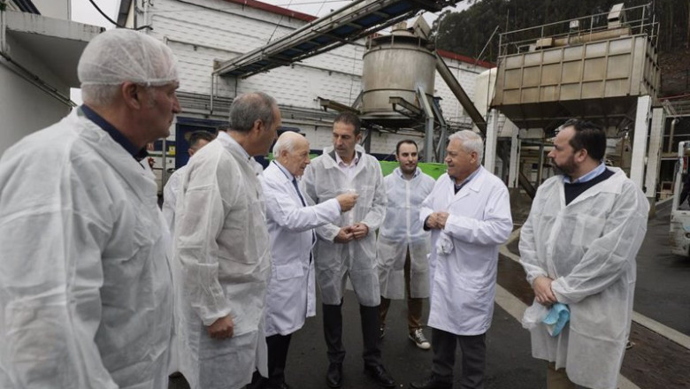 El conselleiro do Mar, Alfonso Villares visita las instalaciones de la conservera Conservas del Noroeste. | XUNTA ep el conselleiro do mar alfonso villares visita las instalaciones de la conservera conservas del