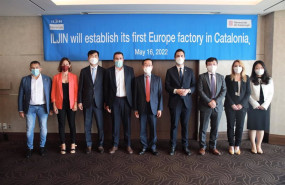 ep el conseller de empresa y trabajo roger torrent y directivos de la empresa iljin materials ep el conseller de empresa y trabajo roger torrent y directivos de la empresa iljin materials