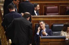 ep el lider de erc oriol junqueras pasando junto al escano del presidente del gobierno en funciones
