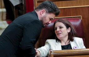 ep el portavoz adjunto de erc en el congreso de los diputados gabriel rufian estrecha la mano de la ep el portavoz adjunto de erc en el congreso de los diputados gabriel rufian estrecha la mano de la