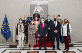 ep el presidente del gobierno de canarias angel victor torres con representantes de la mesa del