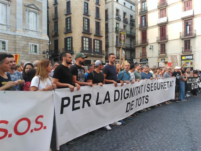 ep la manifestacion por la seguridad y la convivencia en barcelona convocada por tsunami venal