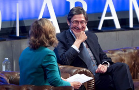 ep la periodista economica susana criado y el presidente de caixabank jose ignacio goirigolzarri
