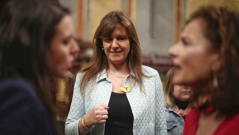 ep la portavoz de junts per catalunya en el congreso laura borrs observa una conversacion en la