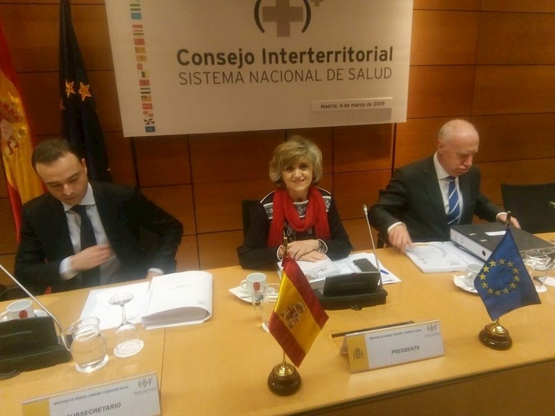 ep maria luisa carcedo ministra de sanidad presidiendo el cisns