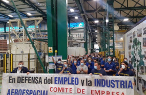 ep trabajadores de airbus en protesta por el posible cierre de puerto real